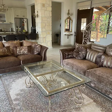 Aurelia آغيوس نيكولاوس