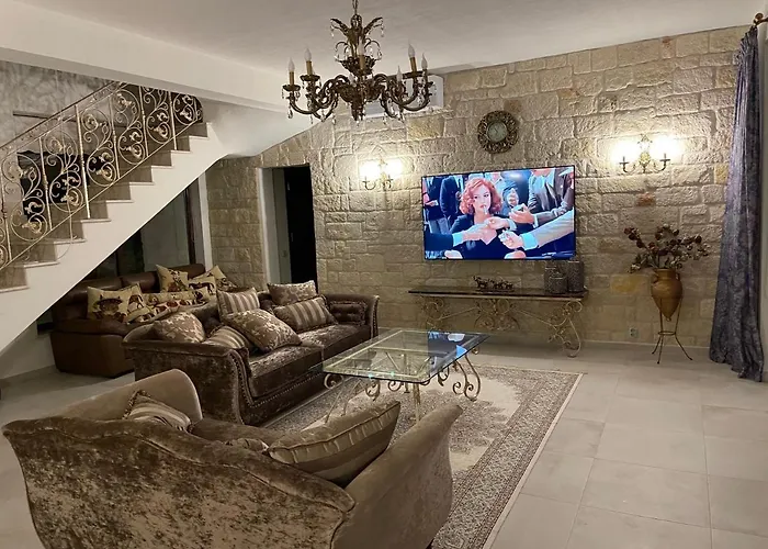 Aurelia Villa